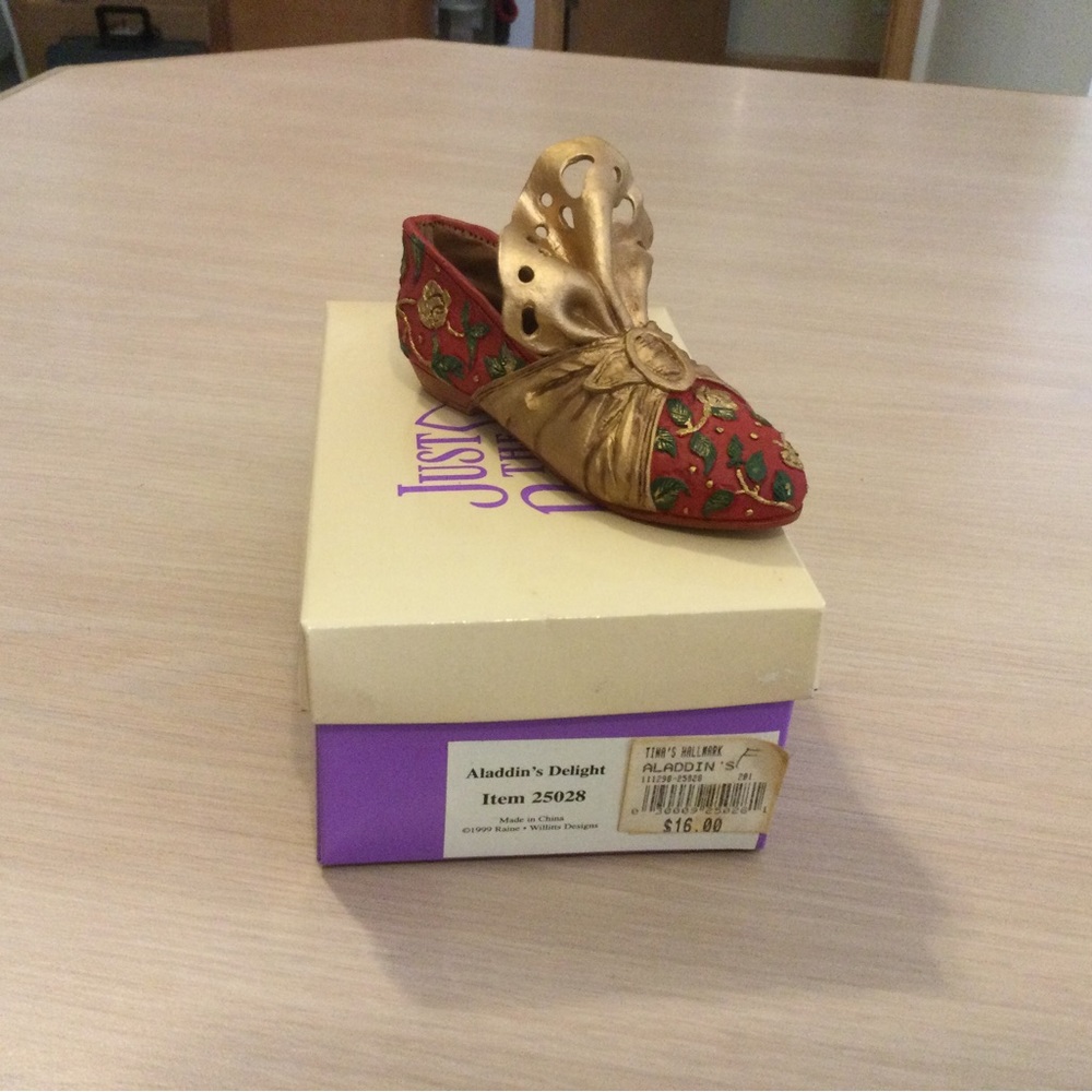 Just the Right Shoe Aladdin’s Delight Item 25028